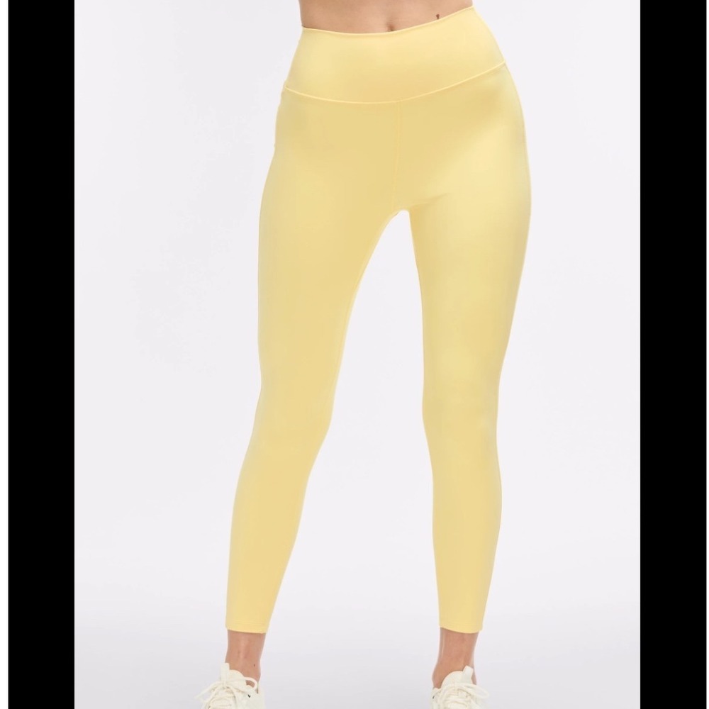 Peloton Womens High Rise Side Pocket Leggings Pale Yellow Size S RN150110